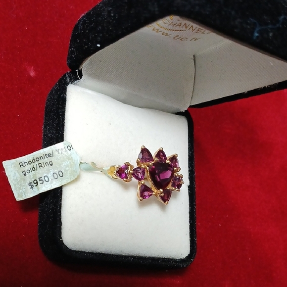 Gold and Red Ring with Cluster Design SZ 7.5 - Picture 3 of 6